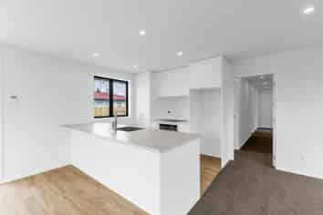 444 Tremaine Avenue, Takaro