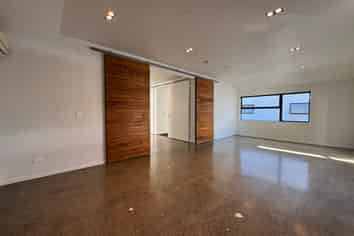 Well Priced City Fringe Office