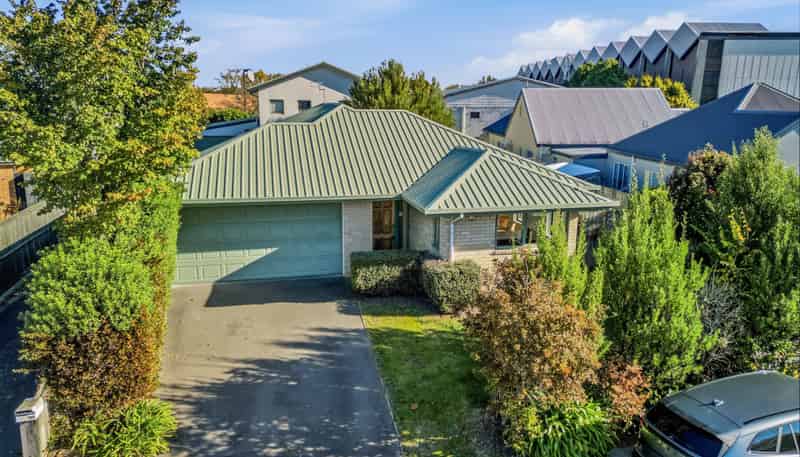 51 Parade Court, Addington
