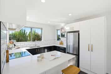 51 Parade Court, Addington