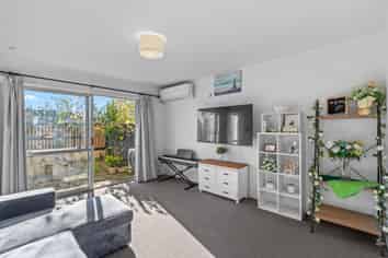4/14 Church Square, Addington