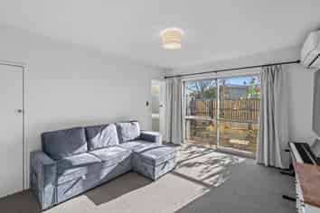 4/14 Church Square, Addington