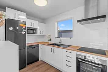 4/14 Church Square, Addington