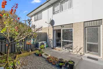 4/14 Church Square, Addington