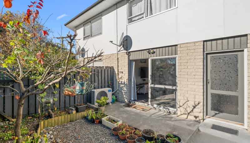 4/14 Church Square, Addington