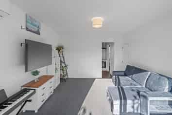 4/14 Church Square, Addington