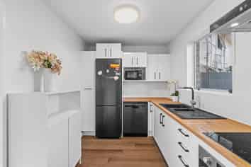 4/14 Church Square, Addington