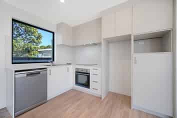 1/150 Royal Road, Massey