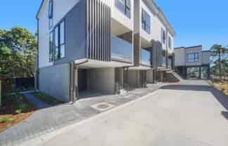 1/150 Royal Road, Massey