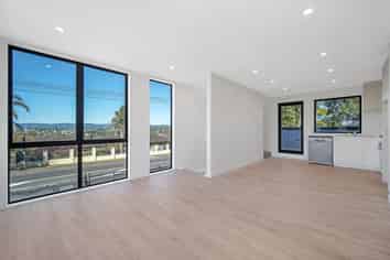 1/150 Royal Road, Massey