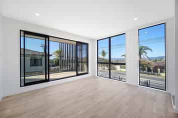 1/150 Royal Road, Massey