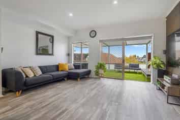 8 Quarter Deck Lane, Gulf Harbour