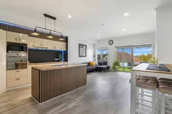 8 Quarter Deck Lane, Gulf Harbour