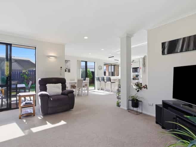 38 Atlantic Close, Papamoa