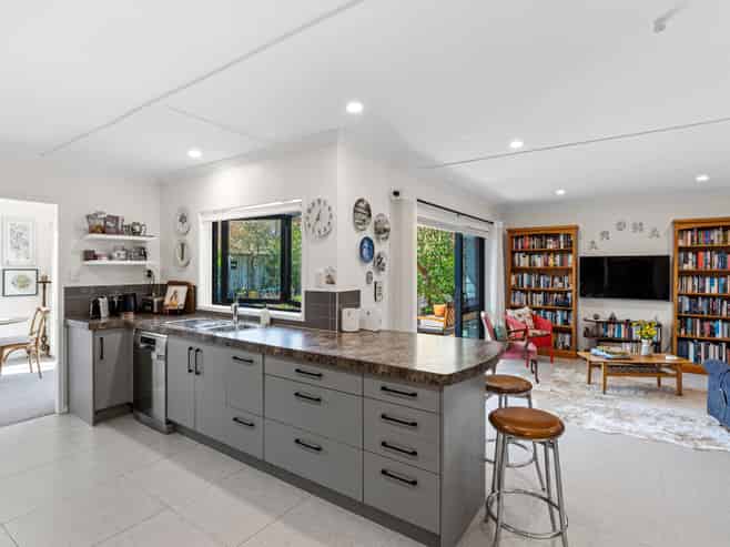 6 Karlos Lane, Levin