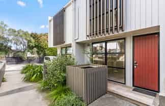 7B Range View Road, Mount Albert