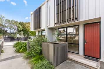 7B Range View Road, Mount Albert