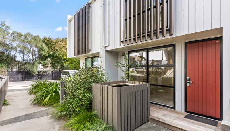 7B Range View Road, Mount Albert