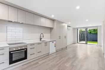 7B Range View Road, Mount Albert