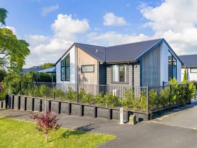 73A Houchens Road, Glenview