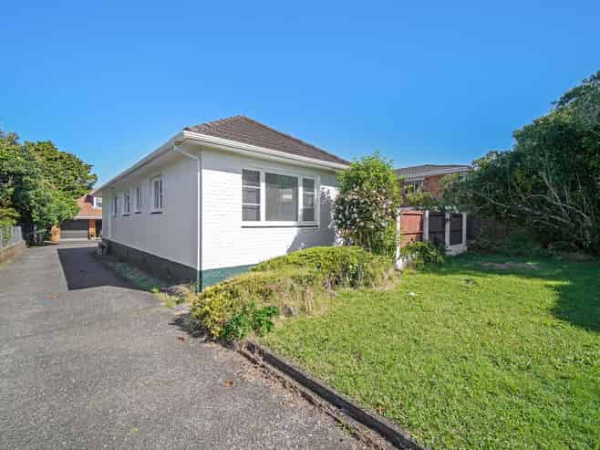 2 Rewi Road, Royal Oak