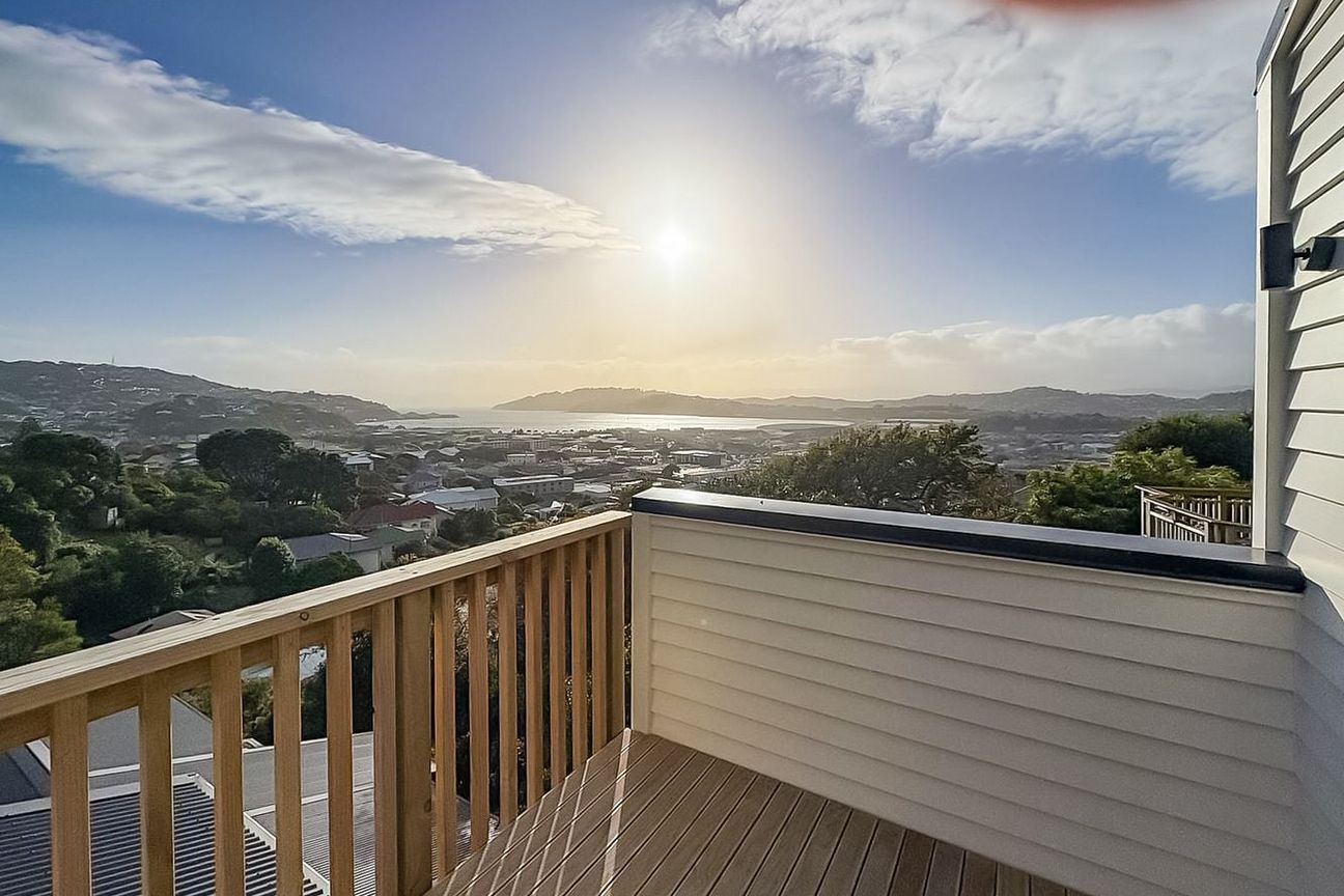 New 3-Bedroom Home with Sea Views – Warm & Sunny - Widok 3