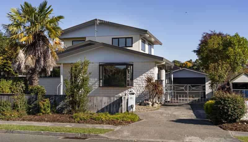 29 Farnham Drive, Richmond