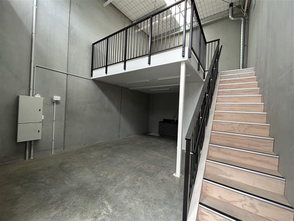 North-Facing Industrial Unit with Easy Access - Widok 3