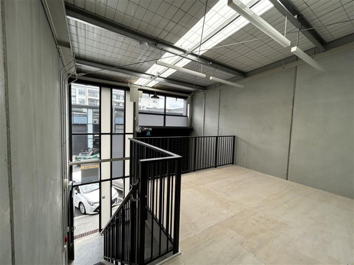 North-Facing Industrial Unit with Easy Access - Widok 4