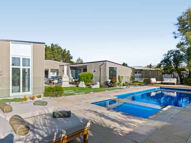 461 Johns Road, Harewood