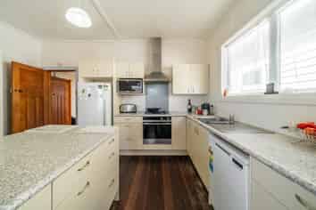 26 Bouverie Street, Petone