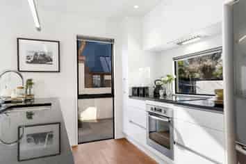 2/37C Glenharrow Avenue, AVONHEAD