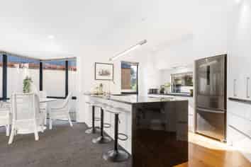 2/37C Glenharrow Avenue, AVONHEAD