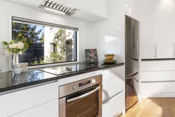 2/37C Glenharrow Avenue, AVONHEAD
