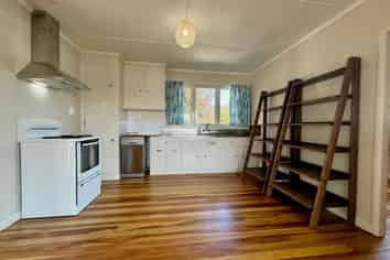 27 Lorenzen Bay Road, Raglan