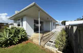 27 Lorenzen Bay Road, Raglan