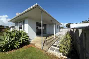 27 Lorenzen Bay Road, Raglan