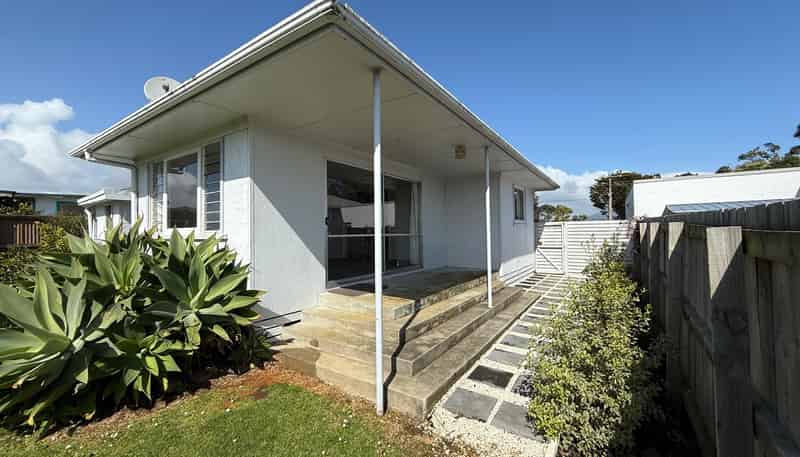 27 Lorenzen Bay Road, Raglan