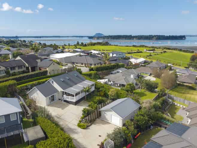 16 Tralee Street, Omokoroa