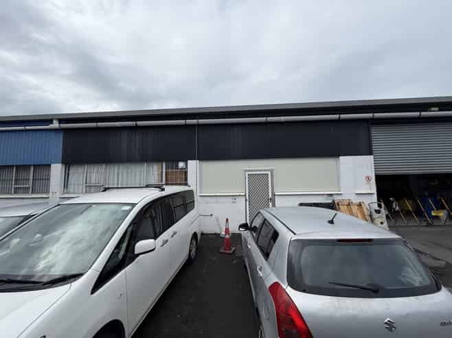 Harris Road industrial unit - prime frontage