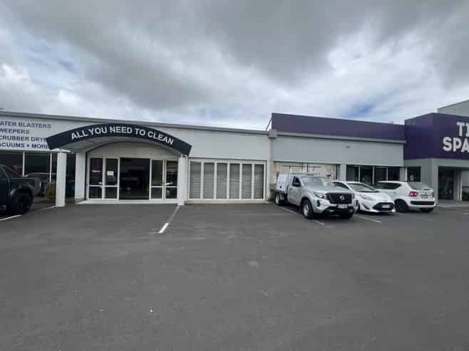 Harris Road industrial unit - prime frontage