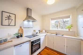 10 James Grove, Stokes Valley
