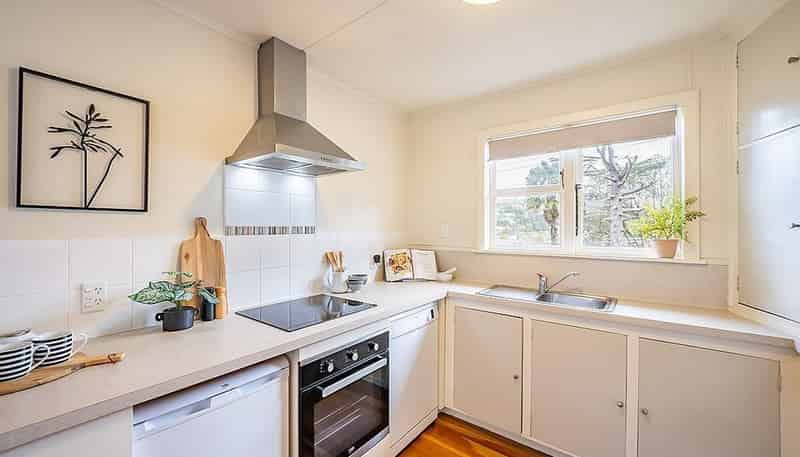 10 James Grove, Stokes Valley
