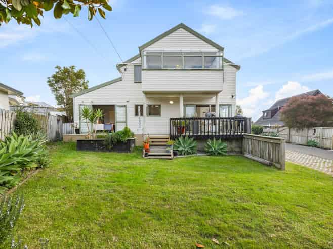 1/369 Whangaparaoa Road, Stanmore Bay