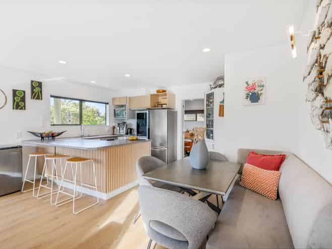 1/369 Whangaparaoa Road, Stanmore Bay