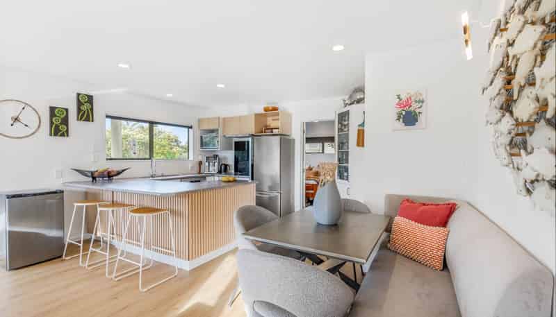 1/369 Whangaparaoa Road, Stanmore Bay