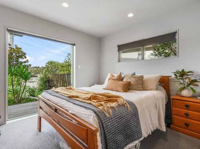 1/369 Whangaparaoa Road, Stanmore Bay