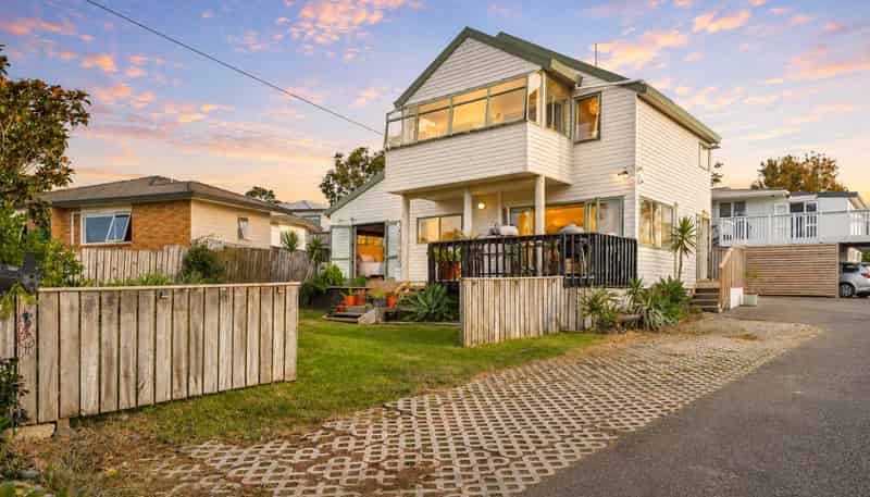 1/369 Whangaparaoa Road, Stanmore Bay