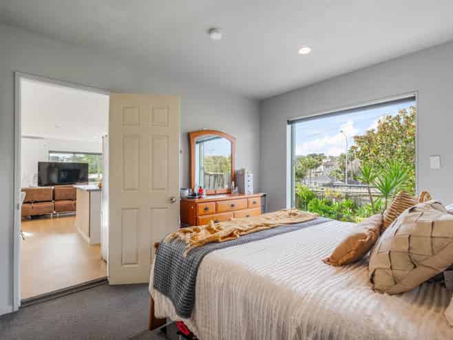 1/369 Whangaparaoa Road, Stanmore Bay