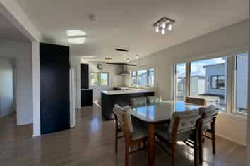 42A Blakeborough Drive, Forrest Hill